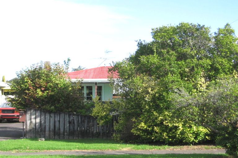 Photo of property in 59 Larnoch Road, Henderson, Auckland, 0610