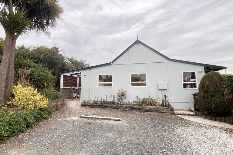 Photo of property in 24 Nore Street, Waihola, Milton, 9073