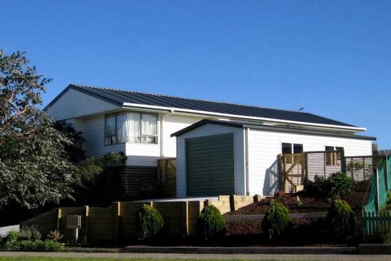 Photo of property in 22 Campion Road, Waikanae Beach, Waikanae, 5036