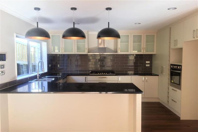 Photo of property in 104 Keri Vista Rise, Papakura, 2110