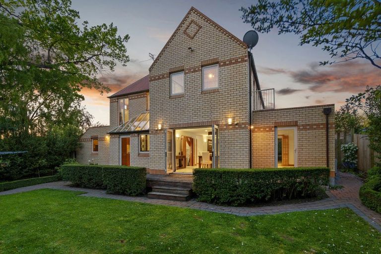 Photo of property in 32 Wai-iti Terrace, Burnside, Christchurch, 8052