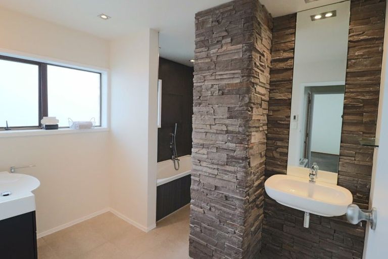 Photo of property in 55 Dignan Street, Point Chevalier, Auckland, 1022