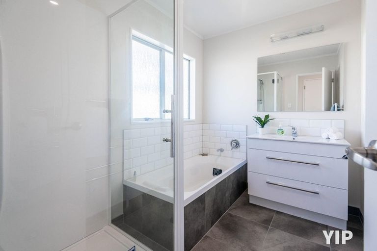 Photo of property in 12 Maraval Crescent, Grenada Village, Wellington, 6037