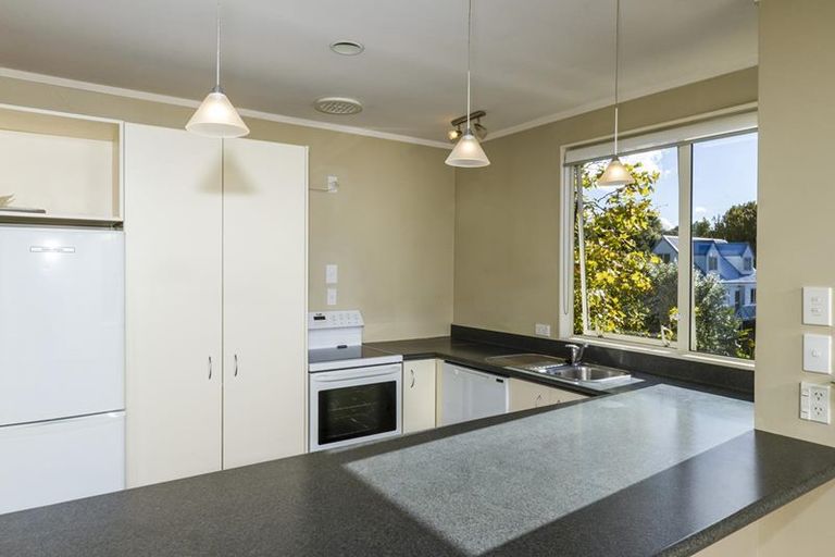 Photo of property in 2/10 Tesla Place, Totara Vale, Auckland, 0629