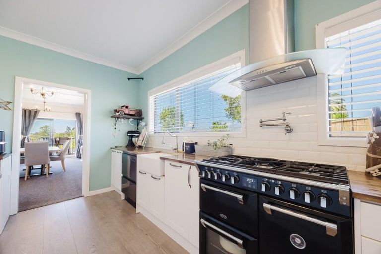 Photo of property in 20 Domain Road, Waipawa, 4210