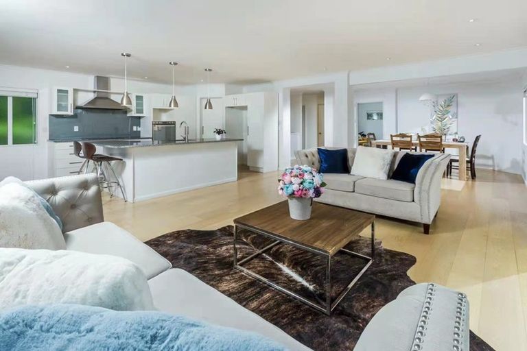 Photo of property in 18 St Clair Place, Browns Bay, Auckland, 0630