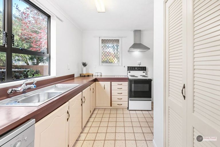 Photo of property in 15a Montgomery Crescent, Clouston Park, Upper Hutt, 5018