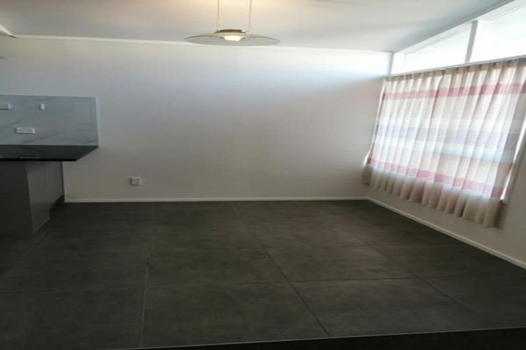 Photo of property in 68 Hutchinsons Road, Bucklands Beach, Auckland, 2014