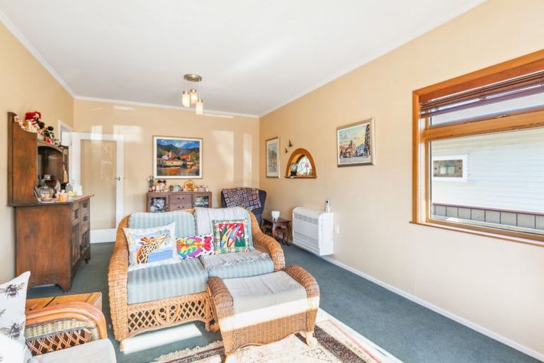 Photo of property in 93 Apu Crescent, Lyall Bay, Wellington, 6022