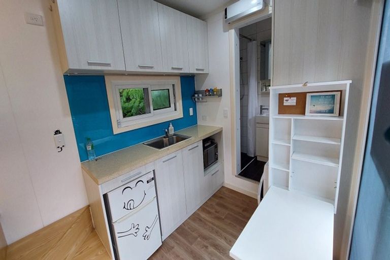 Photo of property in 19 Rauhuia Crescent, Parau, Auckland, 0604