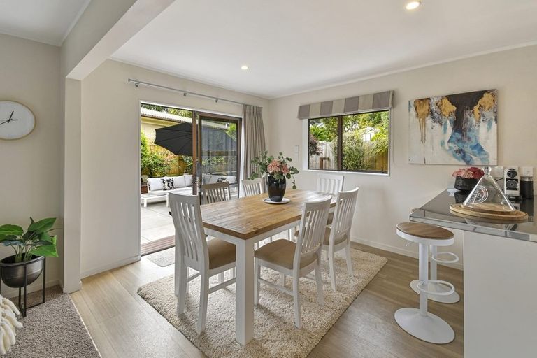 Photo of property in 10 Dalkeith Place, Opaheke, Papakura, 2113