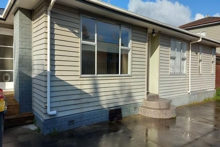 Photo of property in 33a Titoki Street, Te Atatu Peninsula, Auckland, 0610