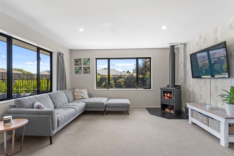 Photo of property in 10 Devlin Avenue, Rangiora, 7400