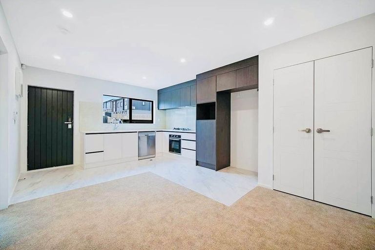 Photo of property in 24a Poruru Close, Papakura, 2110