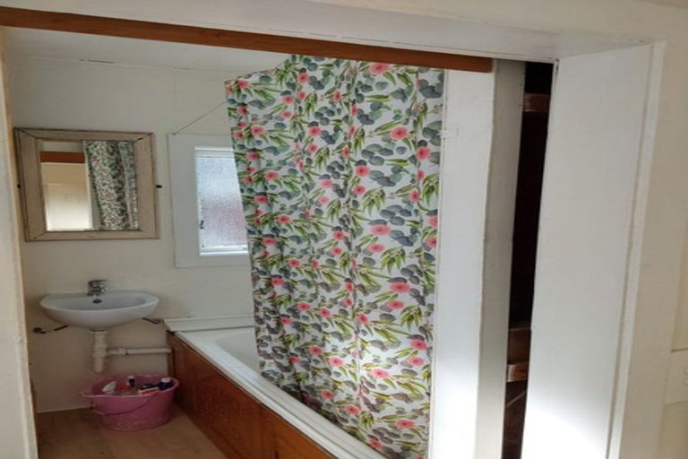 Photo of property in 199 Onepu Road, Lyall Bay, Wellington, 6022