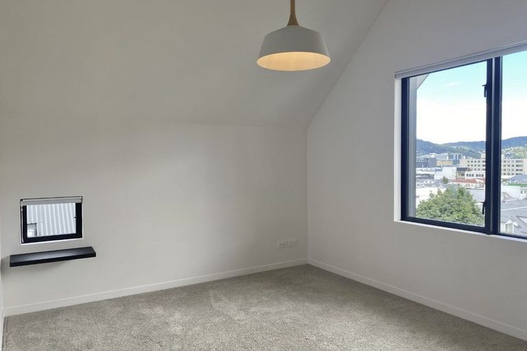 Photo of property in 76 Brougham Street, Mount Victoria, Wellington, 6011