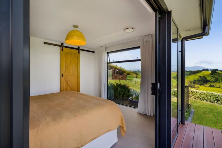 Photo of property in 956 Richmond Road, Lepperton, New Plymouth, 4373