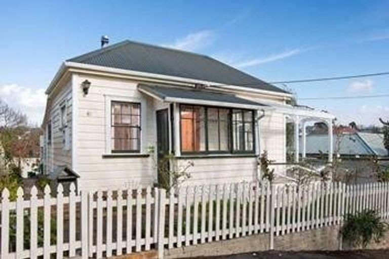 Photo of property in 41 Ewen Alison Avenue, Devonport, Auckland, 0624
