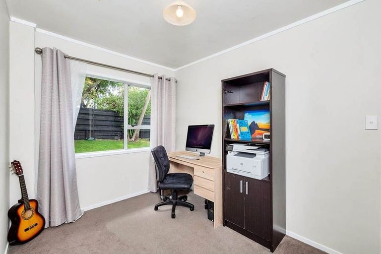 Photo of property in 1/11 Foley Place, Torbay, Auckland, 0632