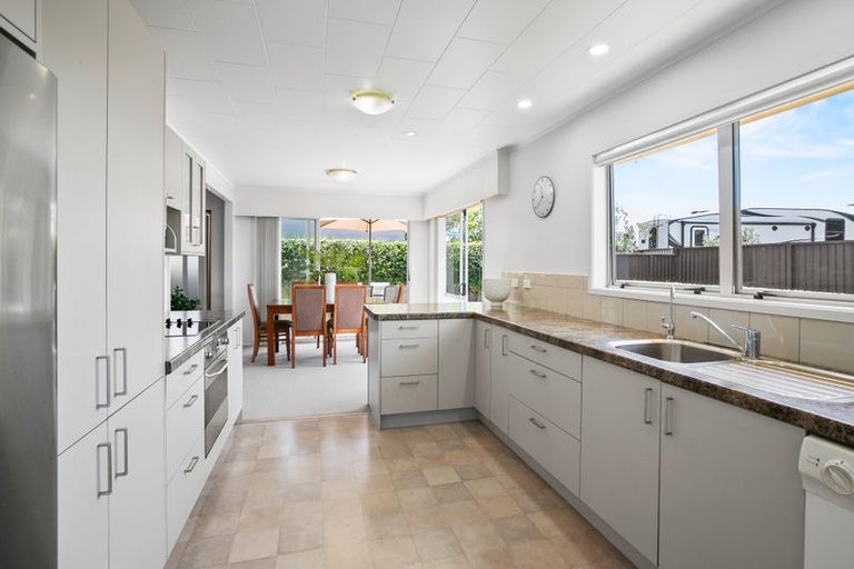 Photo of property in 68 Manu Crescent, Upper Vogeltown, New Plymouth, 4310