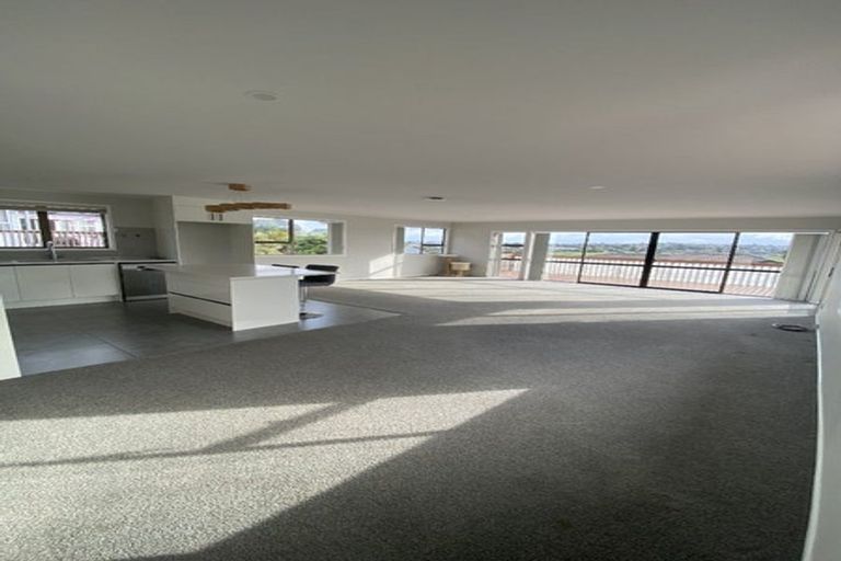 Photo of property in 30 Lewisham Street, Highland Park, Auckland, 2010