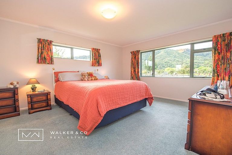 Photo of property in 15 Malcolm Gillies Grove, Totara Park, Upper Hutt, 5018