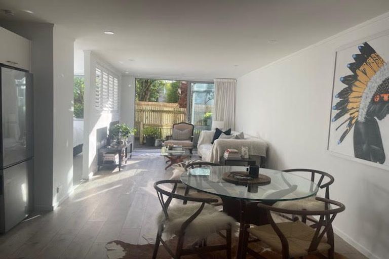 Photo of property in 26/73 Princes Street, Northcote Point, Auckland, 0627