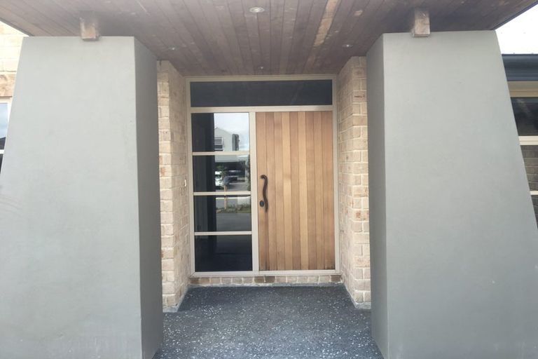 Photo of property in 26 Linkwater Way, Parklands, Christchurch, 8083