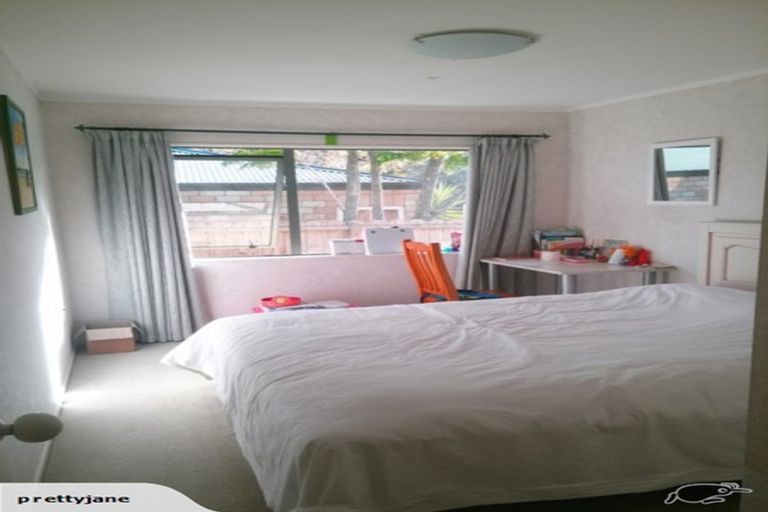 Photo of property in 1/28 Bernie Edwards Place, Botany Downs, Auckland, 2010