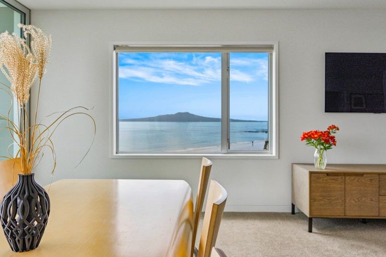 Photo of property in Seaview Apartments, 13/64 Milford Road, Milford, Auckland, 0620