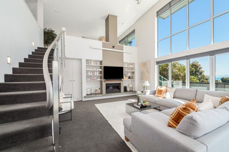 Photo of property in 32 Roys Road, Plimmerton, Porirua, 5026