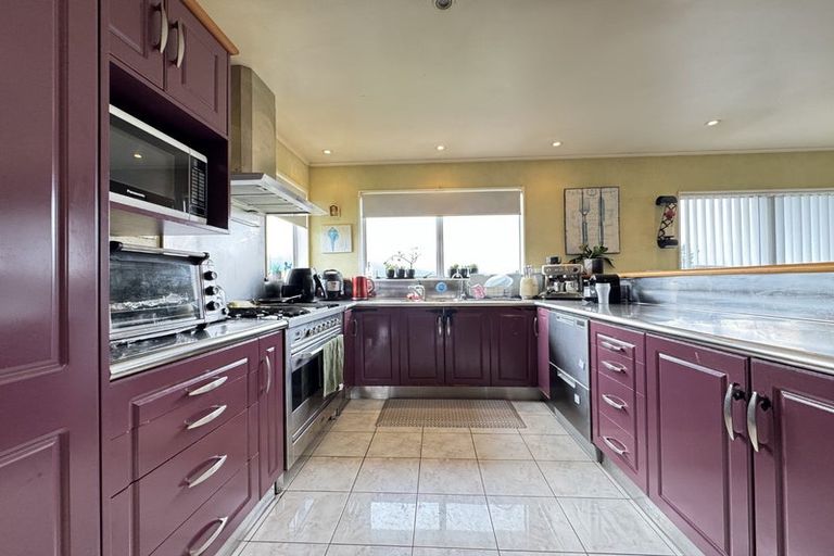 Photo of property in 129 Holborn Drive, Stokes Valley, Lower Hutt, 5019