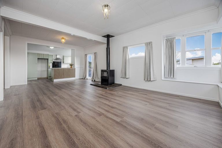 Photo of property in 35 Victoria Avenue, Waiuku, 2123