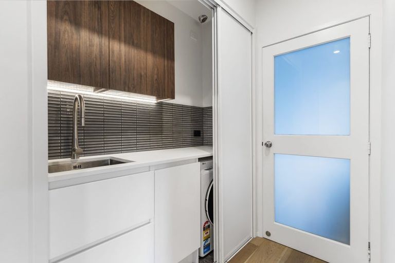 Photo of property in 92 Parr Terrace, Castor Bay, Auckland, 0620