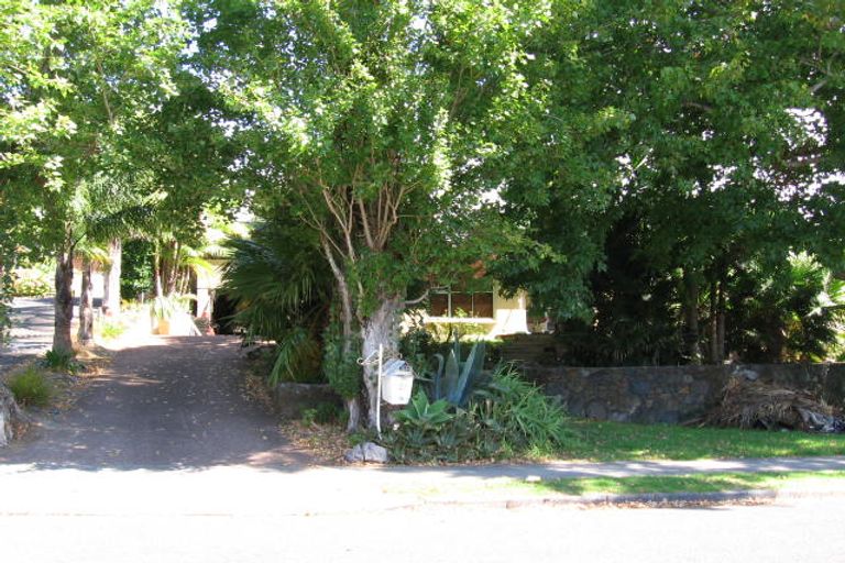 Photo of property in 5 Gray Crescent, Torbay, Auckland, 0630