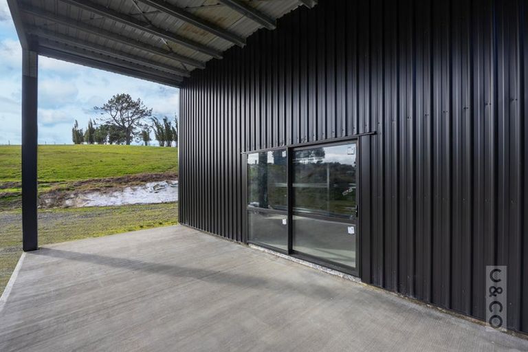 Photo of property in 22 Houkura Place, Taupaki, Henderson, 0782