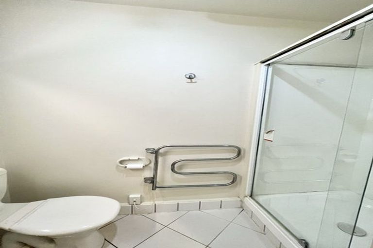 Photo of property in Terrace Tower Apartments, 10a/126 The Terrace, Wellington Central, Wellington, 6011