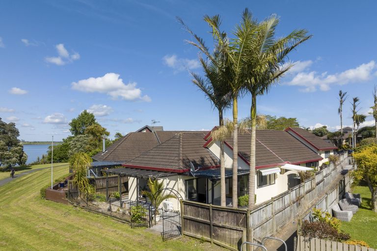 Photo of property in 1/16 Dalmahoy Place, Wattle Downs, Auckland, 2103