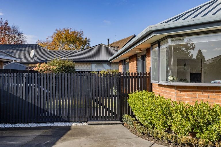 Photo of property in 1/14 Innisfree Place, Northwood, Christchurch, 8051