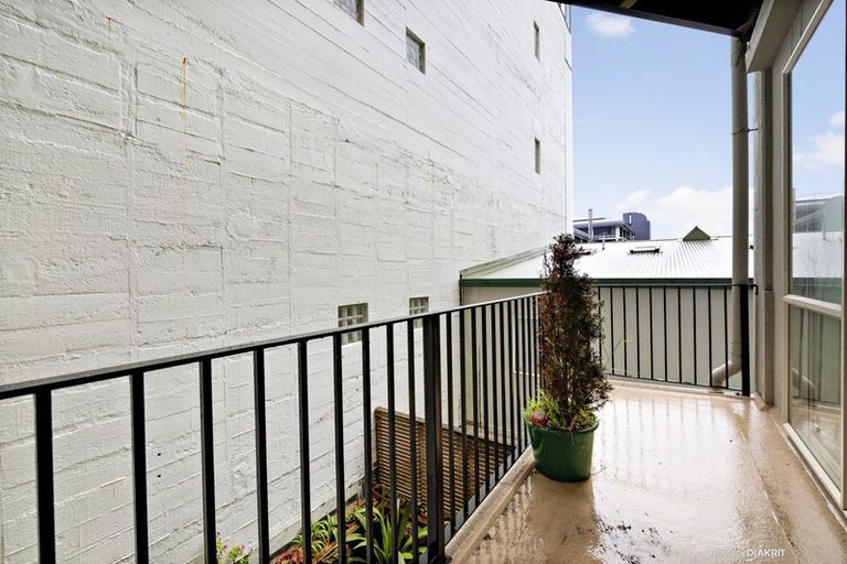 Photo of property in De Vere Apartments, 12/23 Tennyson Street, Te Aro, Wellington, 6011