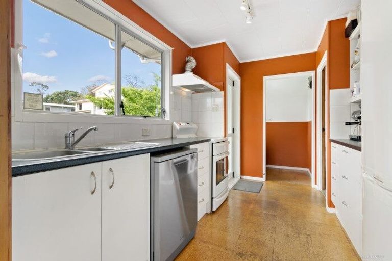 Photo of property in 30 Waari Avenue, Sunnyvale, Auckland, 0612