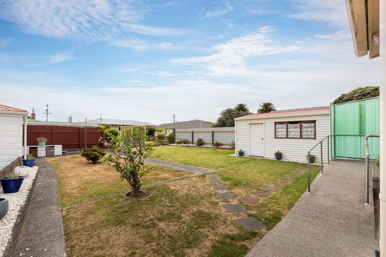 Photo of property in 84 Broadway, Waitara, 4320