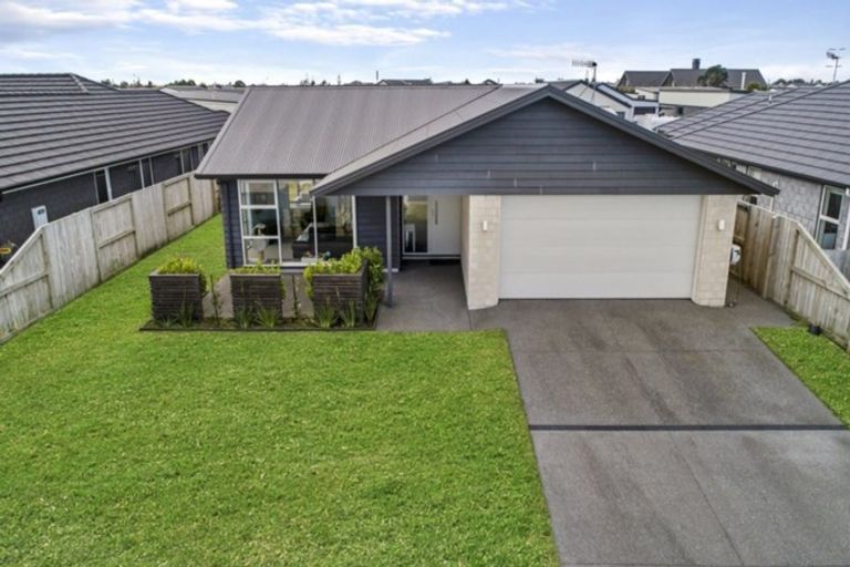 Photo of property in 17 Raiha Street, Papamoa Beach, Papamoa, 3118