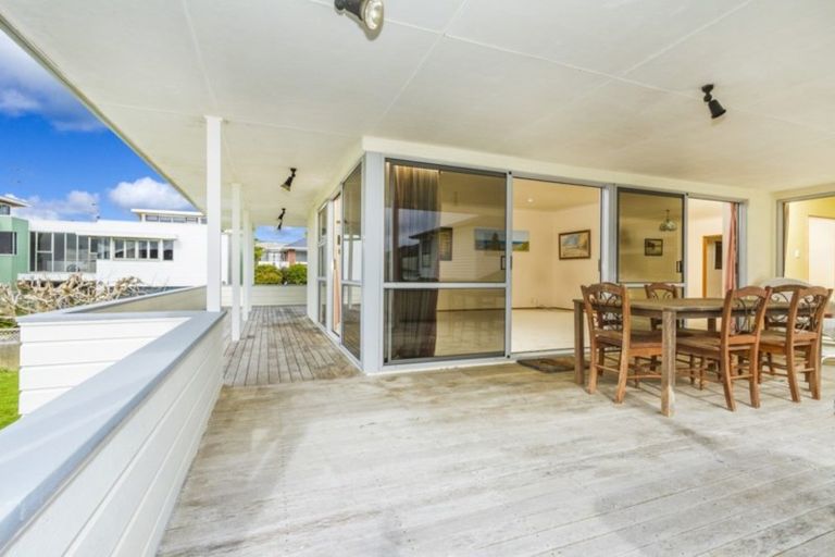 Photo of property in 77 Deep Creek Road, Waiake, Auckland, 0630