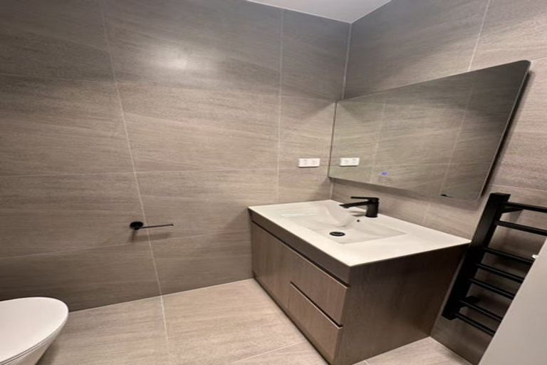 Photo of property in 6d Glennandrew Drive, Half Moon Bay, Auckland, 2012