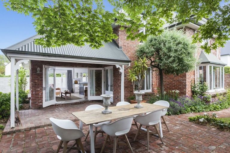 Photo of property in 20 Poynder Avenue, Merivale, Christchurch, 8014