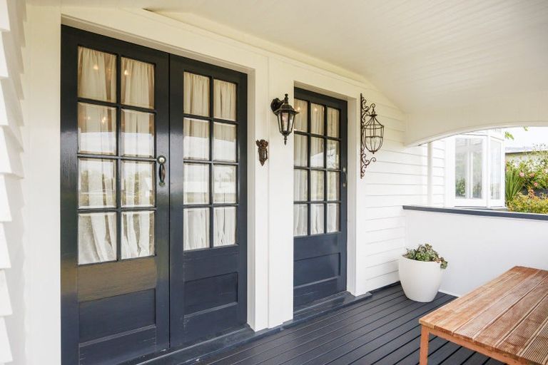 Photo of property in 6 Rosalie Terrace, Kelvin Grove, Palmerston North, 4414