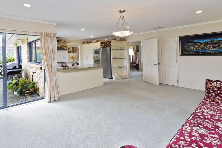 Photo of property in 9 Shankill Place, East Tamaki, Auckland, 2013