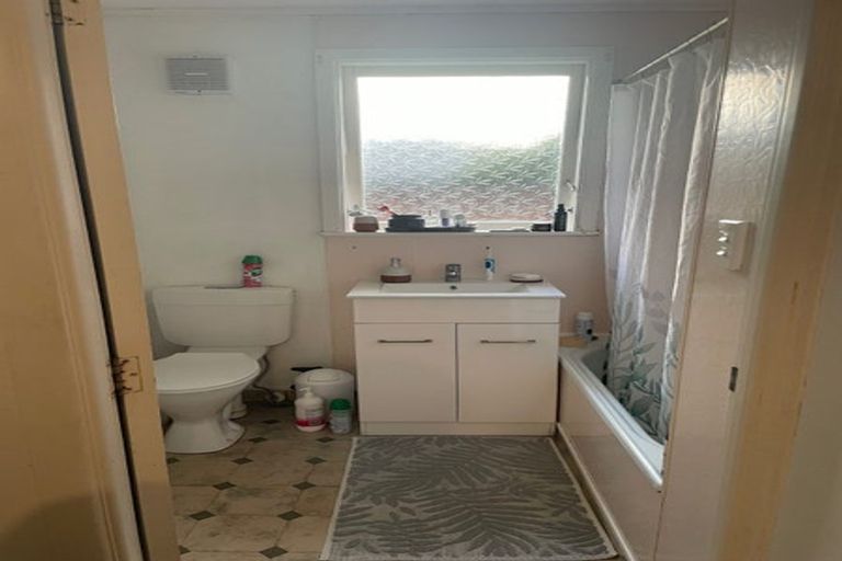 Photo of property in 2 Paewai Road, Glen Eden, Auckland, 0602