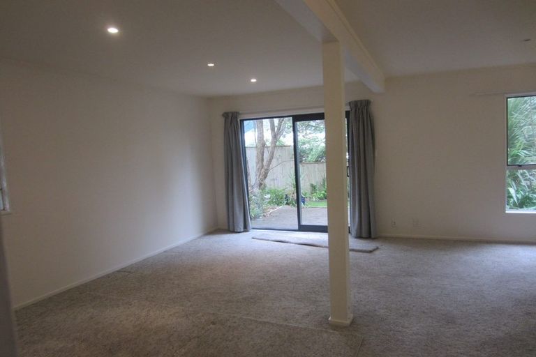 Photo of property in 12 Florio Terrace, Tawa, Wellington, 5028